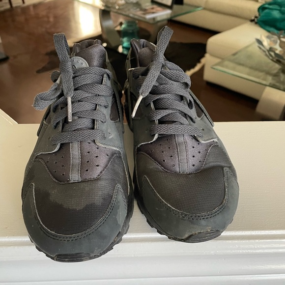 Nike Hurraches. Dark blue sneakers. Size 6.5 y. Worn but in good condition - Picture 3 of 5